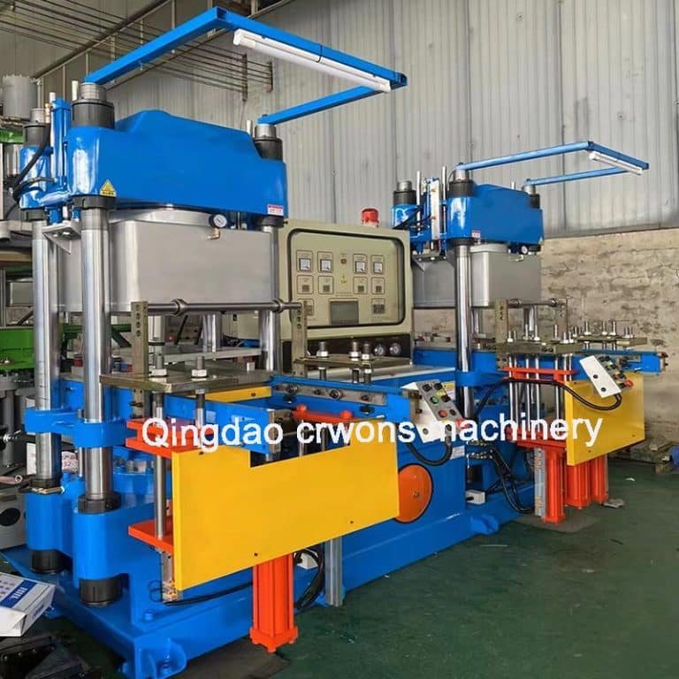Prensa vulcanizadora de bolsa de agua avanzada de Crowns Machinery, adecuada para productos de caucho grandes como correas de alta resistencia.