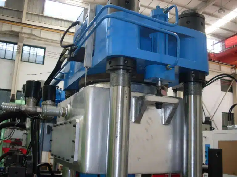 Uso y mantenimiento adecuados del equipo de la prensa vulcanizadora de caucho-Crowns Machinery